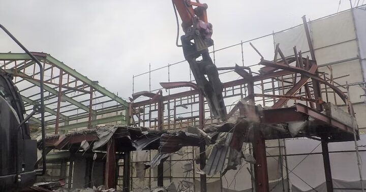 建物本体の解体<br>状況に応じた方法で慎重に作業